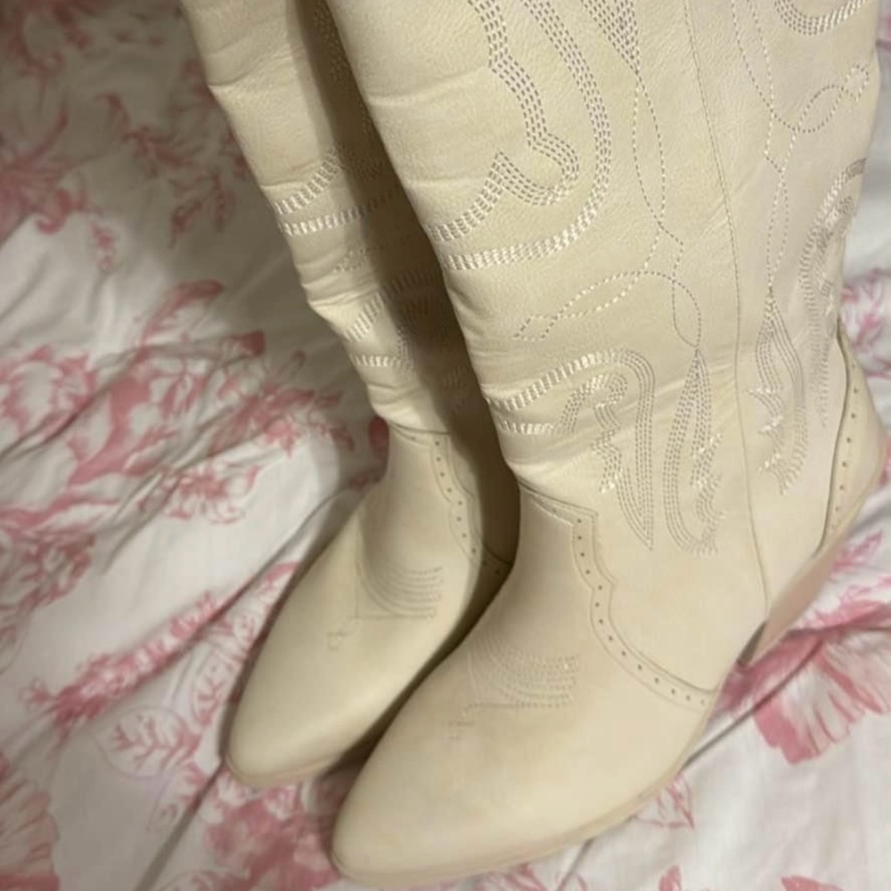 Elegant Cream Western Boots